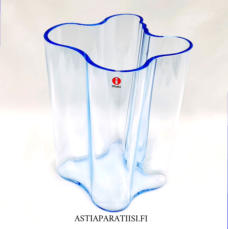 IITTALA,Aalto maljakko juhlamalli 2006 vaali lila,Design:Alvar Aalto,pient� k�yt�n j�lki� yl�reunassa,Korkeus n. 18 cm, halkaisija n. 15,4 cm 1kpl,135� /kpl ( Tuote nro / Item #282MA )