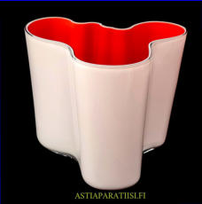 IITTALA, "Savoy" kaksiv�rinen maljakko punavalkoinen,Design:Alvar Aalto,Korkeus n. 16 cm, halkaisija n. 20 cm 0kpl, ( Tuote nro / Item #284MA )