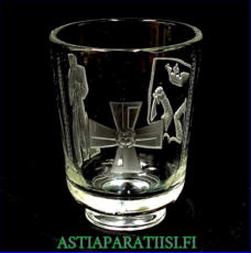 RIIHIM�EN LASI, "Partiomalja "Karjalan Talvisodan muistomalja 1940�1949-luku,Design:Antti Salmenlinna,Korkeus n. 12,8 cm, halkaisija n. 10 cm,1kpl, 389�/kpl ( Tuote nro / Item #322MA )