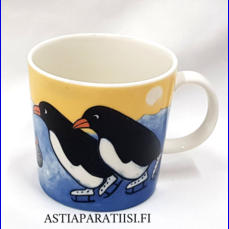 ARABIA, pingviinimuki Hupsista , Design:Helj� Liukko-Sundstr�m,Valmistusvuosi 2009-2011,korkeus n.8 cm, halkaisija n.8 cm, 3 kpl, 48 �/kpl,( Tuote nro 306 P )