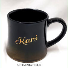 ARABIA,w�rtsil�,nimimuki / tuoppi "Kari" ,korkeus n10 cm, halkaisija n.9,8 cm,1 kpl, 44 �/kpl,( Tuote nro 346 P )