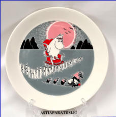 ARABIA,Muumi matala lautanen Seikkailu Muutto ,Moomin Plate, Adventure Move (2013-),Design:Tove Slotte-Elevant, halkaisija n. 19,5 cm, 15 kpl,32�/kpl,( Tuote nro 232M )'