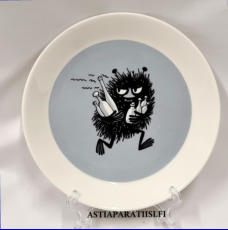 ARABIA,Muumi matala lautanen Haisuli ,kaksipuolinen,Moomin Plate, Stinky (2003-2006) double-sided,Design:Tove Slotte-Elevant,,v�h�isi� k�yt�n j�lki�, halkaisija n. 19,5 cm, 1 kpl,84�/kpl,( Tuote nro 237M )'
