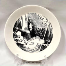 ARABIA,Muumi matala lautanen Seikkailu ,Moomin Plate, Adventure (2009-2013),Design:Tove Slotte-Elevant,halkaisija n. 19,5 cm, 3 kpl,42�/kpl,( Tuote nro 239M )'