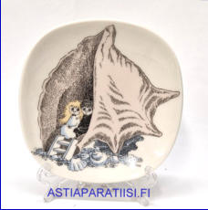 ARABIA,Muumi sein�lautanen Nyyti ja Tuittu (1990-1993),Design:Tove Slotte-Elevant / Tove Jansson,Leveys n. 12 cm, korkeus n.12 cm,1 kpl,145�/kpl,( Tuote nro 308M )