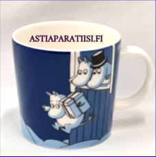 ARABIA,Muumimuki Jouluyll�tys, talvikausimuki,Moomin Mug, Christmas surprise (winter season mug 2009),Design:Tove Slotte-Elevant,Korkeus n. 8 cm, halkaisija n. 8 cm, 3kpl, 78�/kpl( Tuote nro 143M )