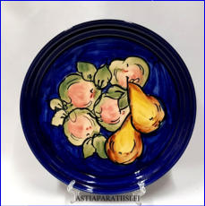 SAVITORPPA FINLAND, Koboltin sinisell� lasitteella moniv�rinen hedelm� koristeet,k�sinmaalattu, signeerattu, Design:Holger Granb�ck,alkuper�istuotantoa,Leveys n. 26,5 cm,7 kpl, 64 �/kpl ( Tuote nro 218R )