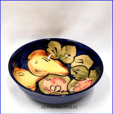 SAVITORPPA FINLAND, Koboltin sininen syv� kulho/murolautanen,moniv�riset hedelm� koristee,k�sinmaalattu, signeerattu, Design:Holger Granb�ck,alkuper�istuotantoa,Leveys n. 15,5cm,7 kpl, 44 �/kpl ( Tuote nro 222R )