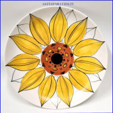 ARABIA, fajanssia, "Aurinkoruusu", malli AR,k�sinmaalattu, signeerattu,Design:Hilkka-Liisa Ahola, Kaarina Aho (malli),Valmistettu 1960-75, leveys n. 23,4 cm,1kpl,84�/kpl ( Tuote nro 359R )