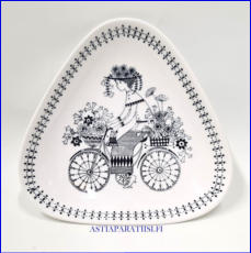 ARABIA,Emilia tarjoilulautanen Design:Raija Uosikkinen,1950-luku, leveys n. 15,5 cm,1 kpl,135�/kpl ( Tuote nro 363R )