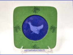 ARABIA, Flora & Fauna vuosilautanen 2001,Design:Eeva Sivula & Pekka Toivanen,Mitat Pituus x leveys: 20,5 cm x 20,5 cm, 1kpl.37�/kpl,(  Tuote nro 130AM )