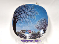 ARABIA,Sein�lautanen Kev�ttunnelmia, Design: Anita Rantanen-Siewers,Mitat Korkeus n. 12 cm, leveys n. 12 cm,1kpl.25�/kpl,( Tuote nro 196AM )