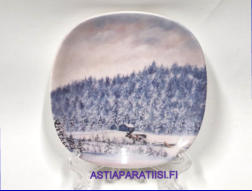 ARABIA,Sein�lautanen  Talvinen Lappi, Design: Anita Rantanen-Siewers,Mitat Korkeus n. 12 cm, leveys n. 12 cm,1kpl.25�/kpl,( Tuote nro 199AM )