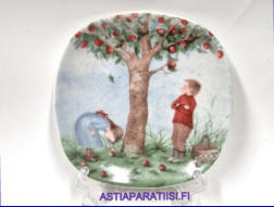 ARABIA,Sein�lautanen Syyssato "Nelj� vuodenaikaa" 1990-luku,Design:Kaarina Kaila,Mitat Korkeus n. 12 cm, leveys n. 12 cm,1kpl.25�/kpl,( Tuote nro 208AM )