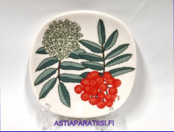 ARABIA,Sein�lautanen Pihlajanmarja,Design:Kerttu Nurminen,Valmistusvuosi 1990-luku,Mitat Korkeus n. 12 cm, leveys n. 12 cm,1kpl.39�/kpl,( Tuote nro 211AM )