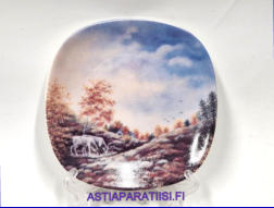 ARABIA,Sein�lautanen Syksyinen Lappi, Design: Anita Rantanen-Siewers,Mitat Korkeus n. 12 cm, leveys n. 12 cm,1kpl.25�/kpl,( Tuote nro 197AM )