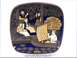 ARABIA, Vuosilautanen 1983,Design:Raija Uosikkinen,halkaisija .n. 20,5 cm X20,5 cm, 1kpl. 38�/kpl,( Tuote nro 110AM )