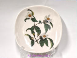 ARABIA,Sein�lautanen Camellia granthamianum (WWF), Design: Mary Grierson,Mitat Korkeus n. 12 cm, leveys n. 12 cm,1kpl.45�/kpl,( Tuote nro 231AM )