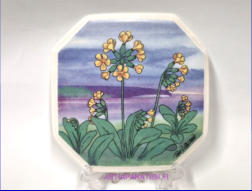 ARABIA,Kev�tesikko Sein�lautanen, Design: Toivo G. Utriainen,Mitat Korkeus n. 15 cm, leveys n. 15 cm,1kpl.35�/kpl,( Tuote nro 235AM )