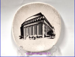 ARABIA,Sein�lautanen Stockmann 125v. 1862-1987, valmistettu 1500kpl, Mitat Korkeus n. 12 cm, leveys n. 12 cm,1kpl.35�/kpl,( Tuote nro 261AM )