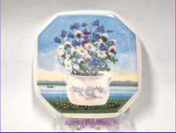ARABIA,Kes�laidun Sein�lautanen, Design: Toivo G. Utriainen,Mitat Korkeus n. 15 cm, leveys n. 15 cm,1kpl.35�/kpl,( Tuote nro 233AM )