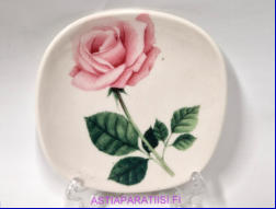 ARABIA,Ruusu Suomen Punainen Risti Sein�lautanen, Mitat Korkeus n. 12 cm, leveys n. 12 cm,1kpl.20�/kpl,( Tuote nro 276AM )