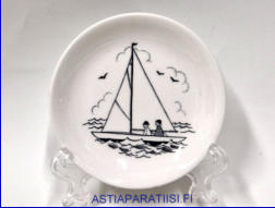 ARABIA,  Harrastukset, purjehdus sein�lautanen,Design:Raija Uosikkinen,1949-1962-luku,Mitat Halkaisija,n. 9,2 cm,1kpl.35�/kpl,( Tuote nro 294AM )