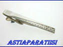 Hopeinen solmioneula, Turun Hopea Oy, 1060-1992, Made in Finland v. 1964, mitat n. 5,2cm x 0,6cm, 60�