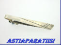 Hopeinen solmioneula, Made in Finland 1961, Jalosepot Oy Lahti 1950-1994, mitat n. 5,5cm x 0,5cm, 40�