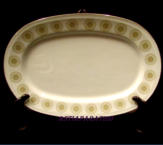 ARABIA, Bellis ovaali tarjoilulautanen,Design: Richard Lindh. Koriste: Olga Osol, 1967-1972-luku,reunan kultaus hieman kulunut,Mitat: 36cm x 24 cm,1 kpl,75�/kpl
