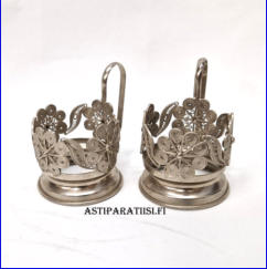 Ven�l�inen vintage, metallista teelasin pidikett� ,Korkeus,n.6,8 cm, halkaisija 6,5 cm,2 kpl, 35�/yht,( Tuote nro 194TA)